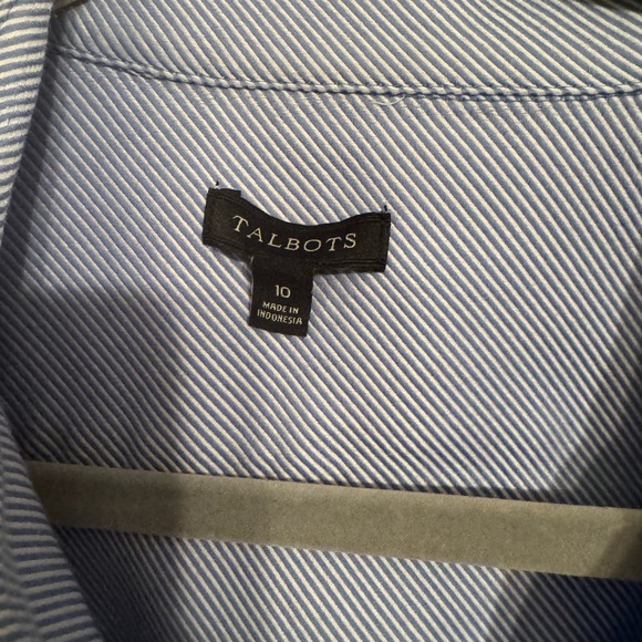 Talbots 100% cotton, size 10, PEARL BUTTONS, blue and white dress shirt! - Picture 3 of 8